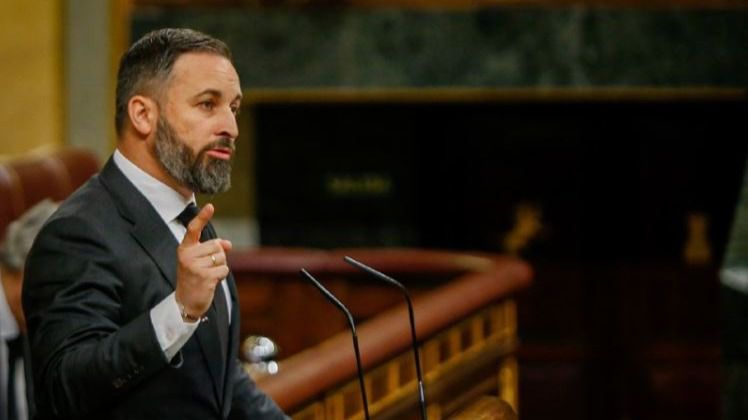 Abascal hace un monólogo cómico en el Congreso a costa de la testosterona suya y de Sánchez