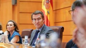 Feijóo alecciona a sus diputados y senadores: "Tenemos que ser mejor que los demás en el fondo y en la forma"