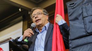 El ex guerrillero e izquierdista Gustavo Petro, vencedor en la primera vuelta de las elecciones de Colombia