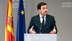 Garzón defiende la "pulcritud" de los contratos de la OTAN y asegura que la coalición no peligra