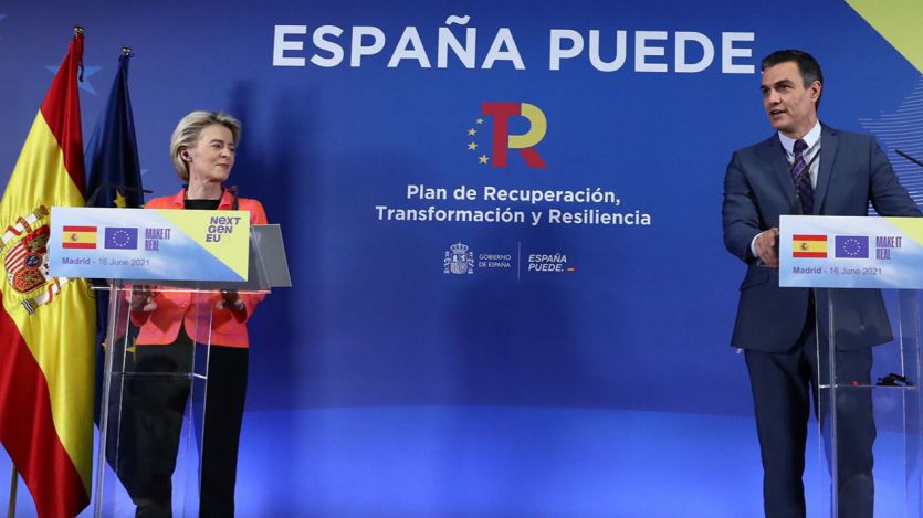 La Comisión Europea aprueba la 'excepción ibérica' que permitirá abaratar la luz en España y Portugal