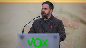 Vox se querella contra la editorial Santillana por llamarles "herederos del nazismo" en un libro de texto