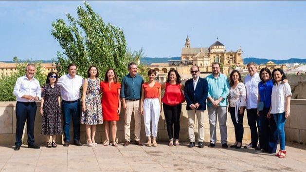 Moncloa y los presidentes regionales socialistas arropan a Espadas en el acto central de la campaña