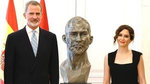 Los mejores memes sobre el busto del rey Felipe VI encargado por Ayuso