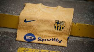 El Barça estrena nueva camiseta dorada como segunda equipación