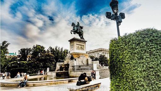 Jardines de la Plaza de Oriente, Cabo Noval y Lepanto: cita con la historia en pleno Madrid