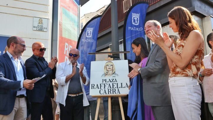 Inaugurada en Chueca la plaza de Raffaella Carrá