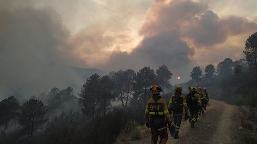 El incendio en Las Hurdes obliga a evacuar varias poblaciones
