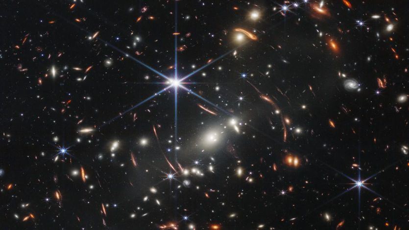 La NASA revela la imagen más nítida de miles de galaxias, obtenida por el telescopio James Webb