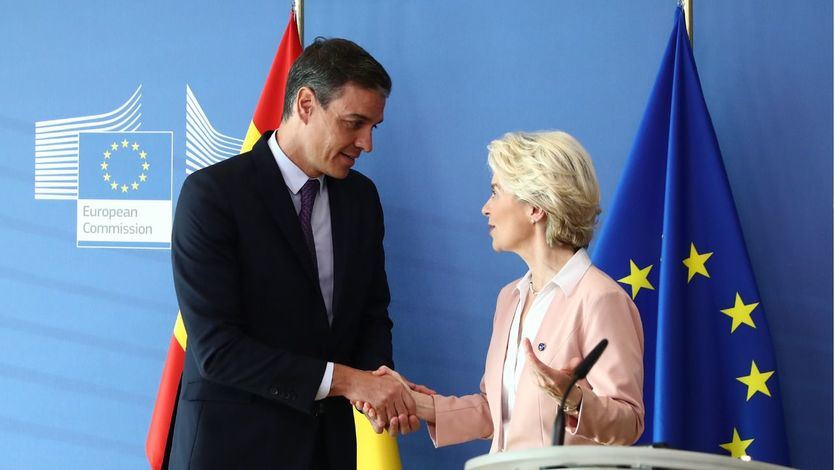 Pedro Sánchez y la presidenta de la Comisión Europea, Ursula Von der Leyen