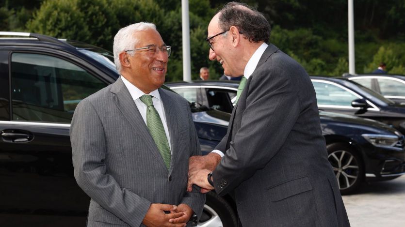 El presidente de Iberdrola, Ignacio Galán, y el primer ministro de Portugal, Antonio Costa, inaugurando la Gigabatería del Tâmega
