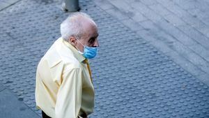 Coronavirus en España: bajan los contagios y la incidencia, que roza la barrera de los 1.000 casos