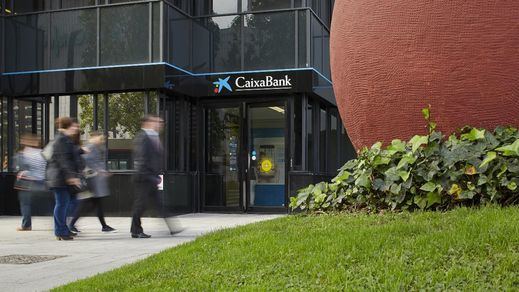CaixaBank gana 1.573 millones en el primer semestre del año