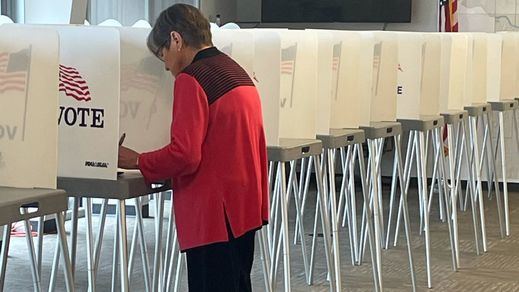 Kansas vota en referéndum y aprueba permitir el aborto en plena crisis de este derecho en EEUU