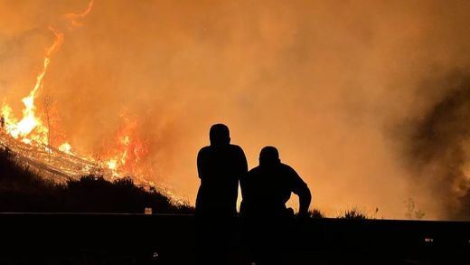 España sigue bajo las llamas: preocupan los fuegos en Ourense, León y la Sierra de Gata