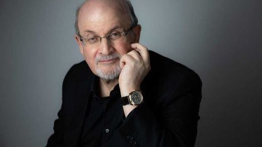 Apuñalan en el cuello al escritor Salman Rushdie en un acto en Nueva York
