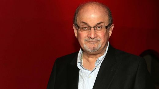 Salman Rushdie, muy grave: respiración asistida y su hígado está dañado