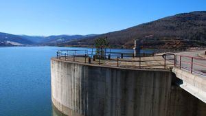 Gobierno y comunidades abordan la situación del agua y lanzan un mensaje de tranquilidad