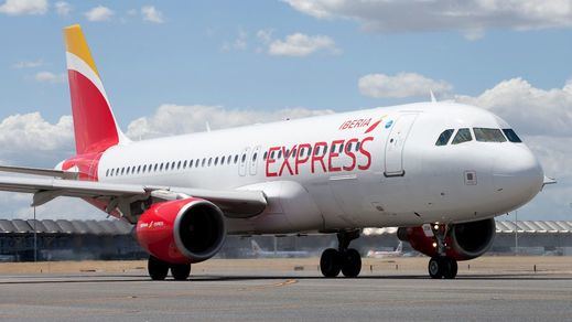 Iberia Express cancela 92 vuelos por la huelga de tripulantes al no tener servicios mínimos