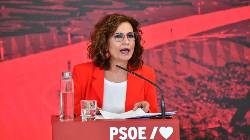 Montero: 'Cuando el PP gobernaba subió 50 veces los impuestos a la clase trabajadora'