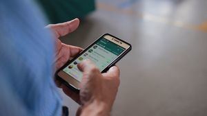 Enfermeros españoles crean la primera app para combatir bulos sanitarios con memes