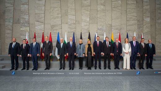 Algunos de los ministros europeos de Defensa en la OTAN