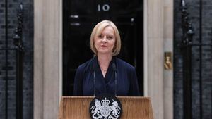 Crisis en el nuevo Gobierno británico: Truss destituye a su ministro de finanzas mientras ya piden su cabeza