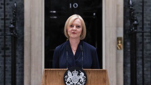 Crisis en el nuevo Gobierno británico: Truss destituye a su ministro de finanzas mientras ya piden su cabeza