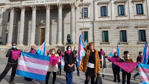 El PSOE, tras la baja de Antonelli, defiende el retraso en la ley trans: 