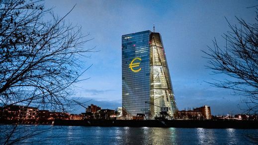 El BCE sube los tipos de interés hasta el 2% y avisa de que habrá más subidas para afrontar la crisis