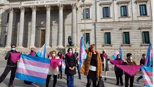 El PSOE quiere endurecer la ley trans: autorización judicial para cambiar de género hasta los 16