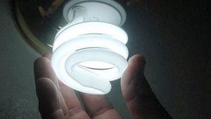 La luz se desploma hasta los 55,98 euros MWh, su precio más en 2022