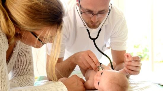 La bronquiolitis satura la Sanidad y se contempla 'la suspensión de cirugías'