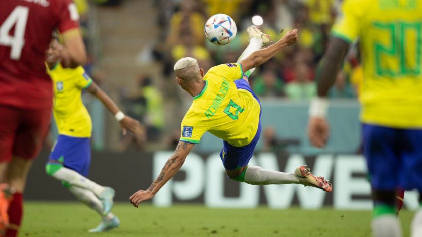 Richarlison marca de chilena con Brasil