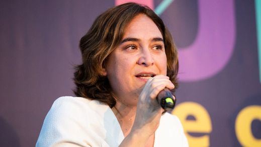 Ada Colau hace llorar a una estudiante por su contundente respuesta y termina disculpándose