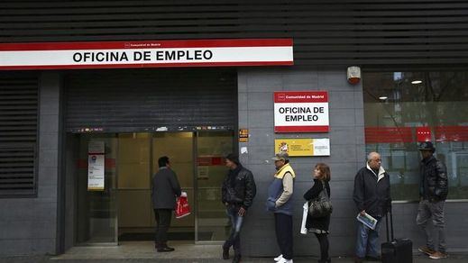 Vaticinan que 2022 acabará superando de nuevo la barrera de los 3 millones de parados