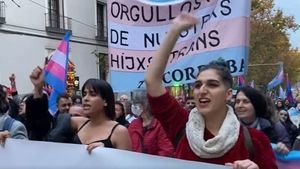 El colectivo trans se moviliza para presionar la aprobación de la nueva ley