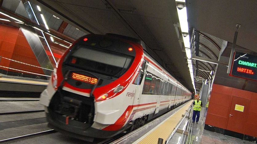 Una incidencia técnica de un tren entre las estaciones de Atocha y Sol colapsa la red de Cercanías Madrid