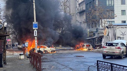 Sin tregua por Navidad en Ucrania: Rusia bombardea Jersón y causa varios muertos civiles