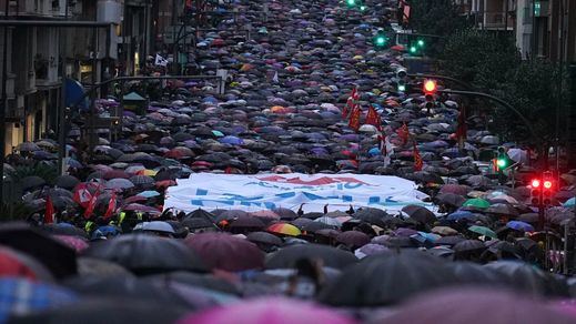 Miles de personas salen a la calle en Bilbao para reclamar el fin de la dispersión de los presos de ETA