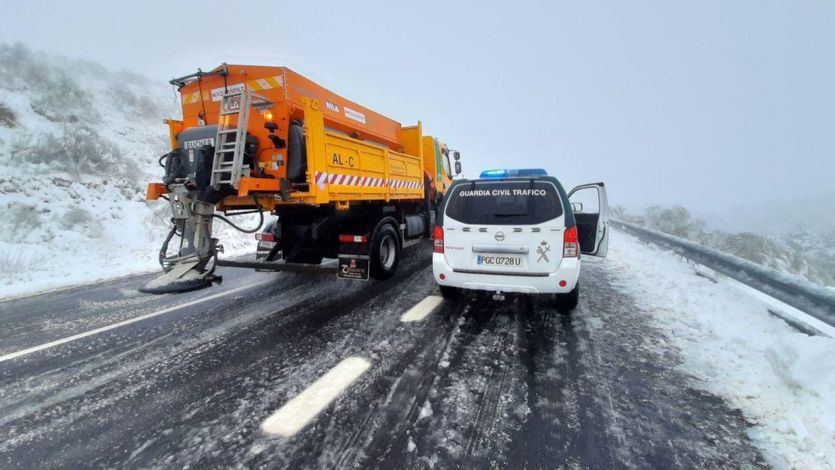 El temporal 'Fien' y la borrasca 'Gerard' atizarán a España esta semana: lluvias, frío, viento y nieve