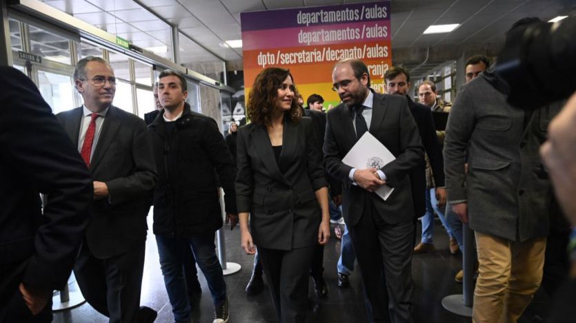 Ayuso a la Facultad de Ciencias de la Información