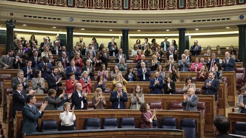 Aplausos a la ministra Montero en el Congreso