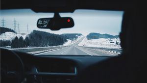 La nieve dificulta la circulación en varias carreteras del país durante el fin de semana