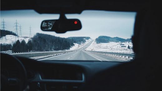 La nieve dificulta la circulación en varias carreteras del país durante el fin de semana