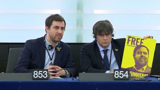 Toni Comín y Carles Puigdemont en el Europarlamento