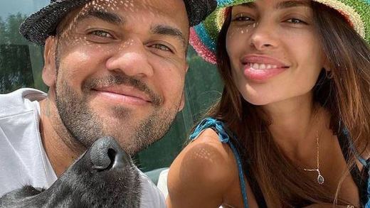 Dani Alves y Joana Sanz