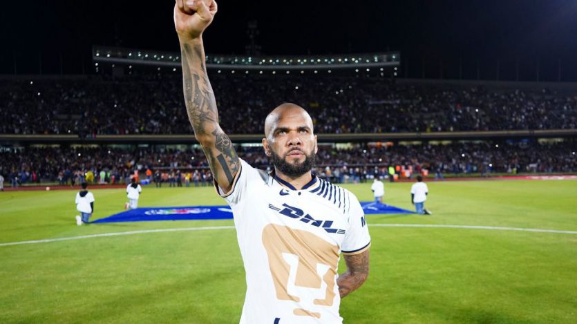 Dani Alves con los Pumas de la UNAM