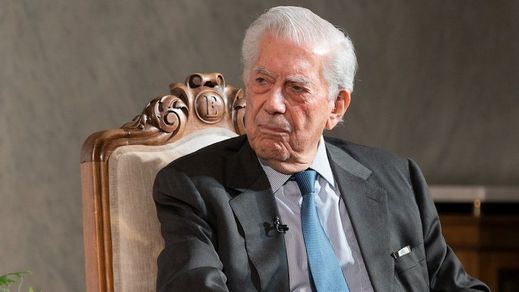 El rey emérito asistió a la ceremonia de ingreso de Vargas Llosa en la Academia francesa