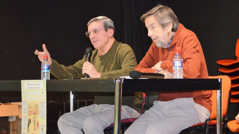Antonio Lorca junto a Miguel Ángel de Andrés en un momento de la charla del crítico taurino.